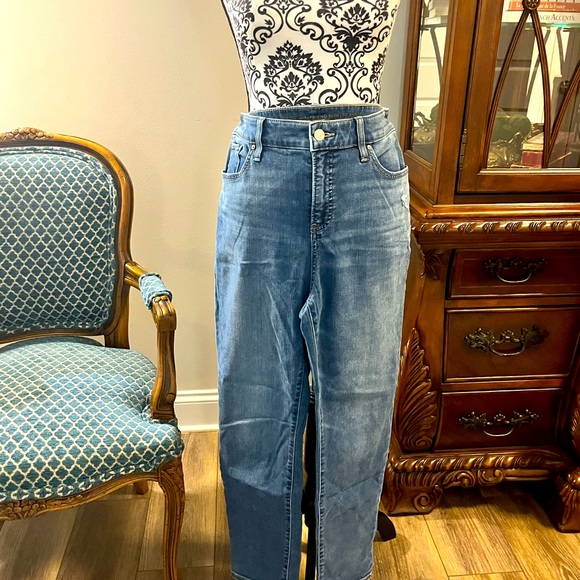 Distressed Chico’s size 10 ankle jeans - Picture 1 of 4